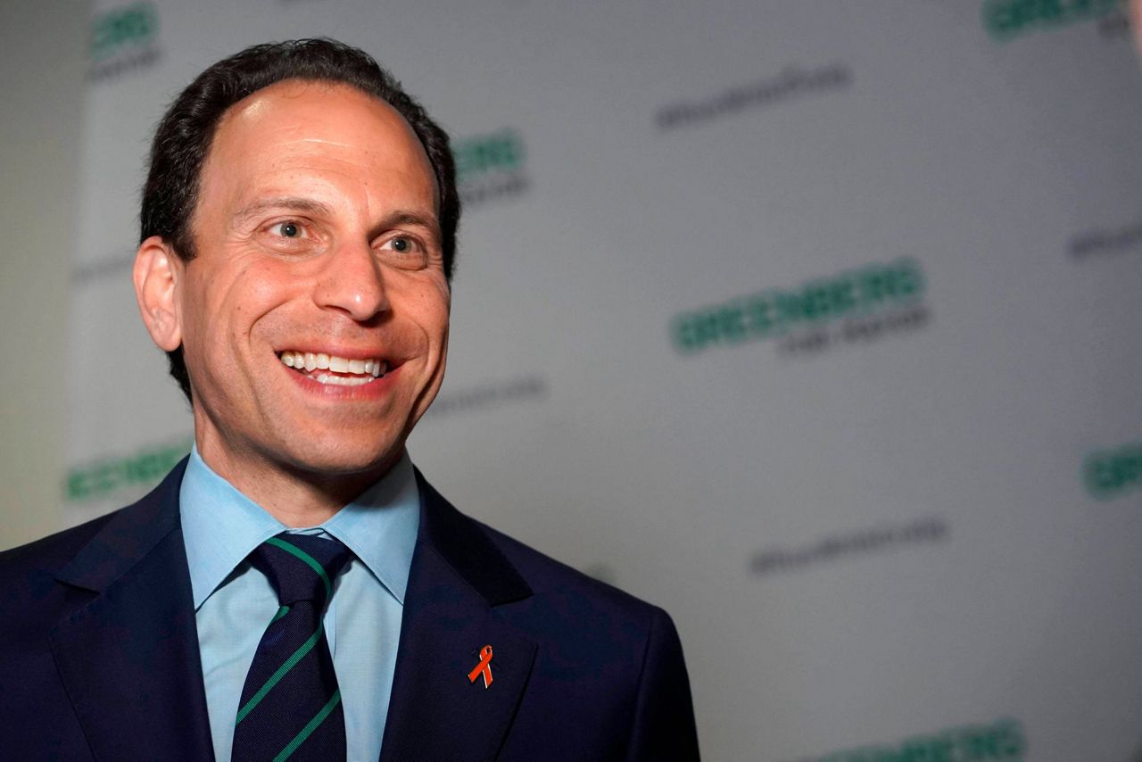 Ky. mayor candidate who was shot at takes aim at gun auction