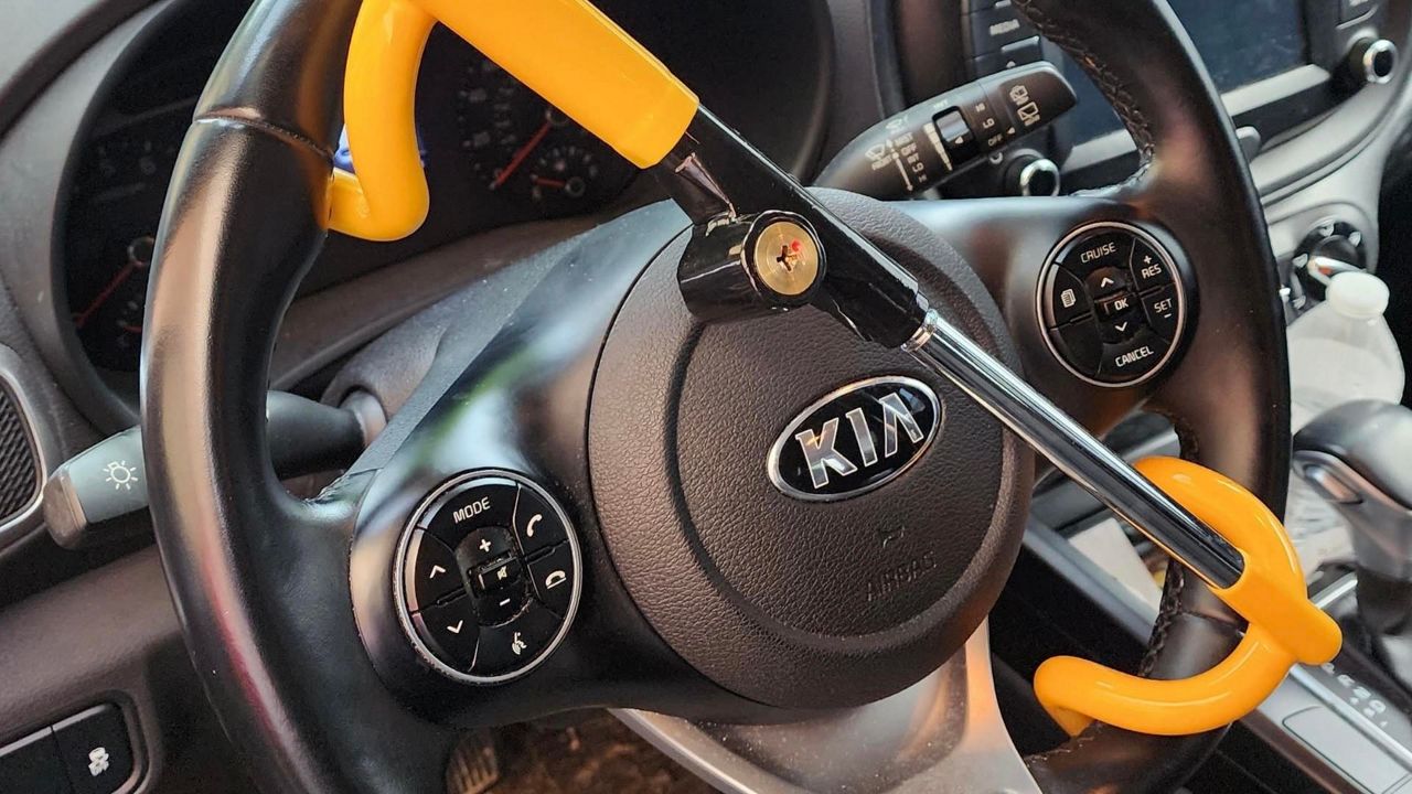 Police in Covington, Ky., handed out free steering wheel locks to prevent Kia thefts. (Spectrum News 1/Sam Knef)