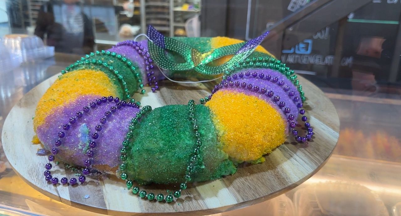 Charlotte baker sells a Mardi Gras classic to help Ukraine