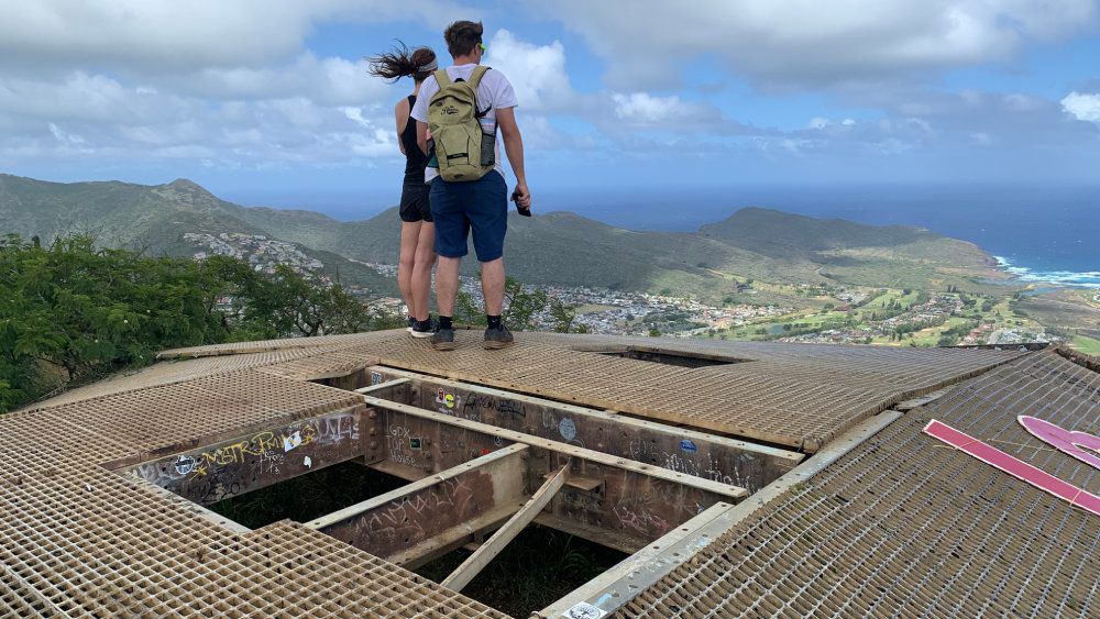 The project to replace the unstable metal grate will take to the end of the summer. (Photo courtesy of Honolulu Department of Parks and Recreation)