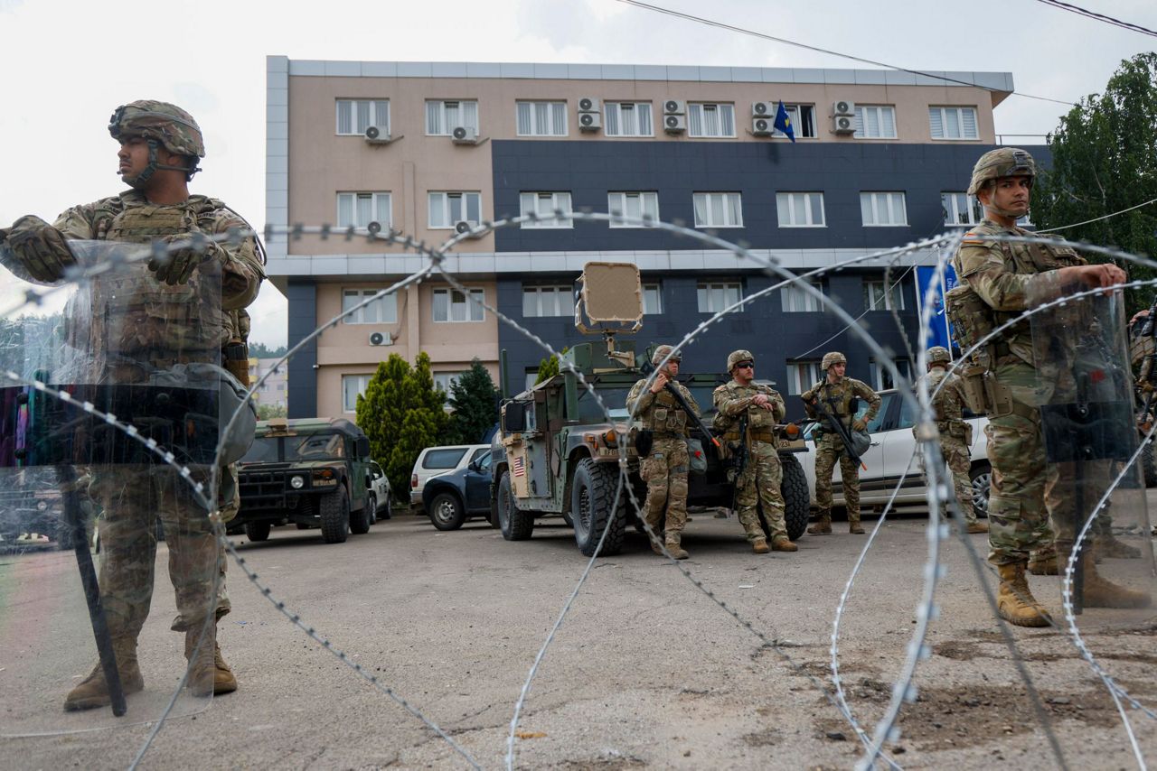 Kosovo Serbs trying to take over municipality building in the north ...