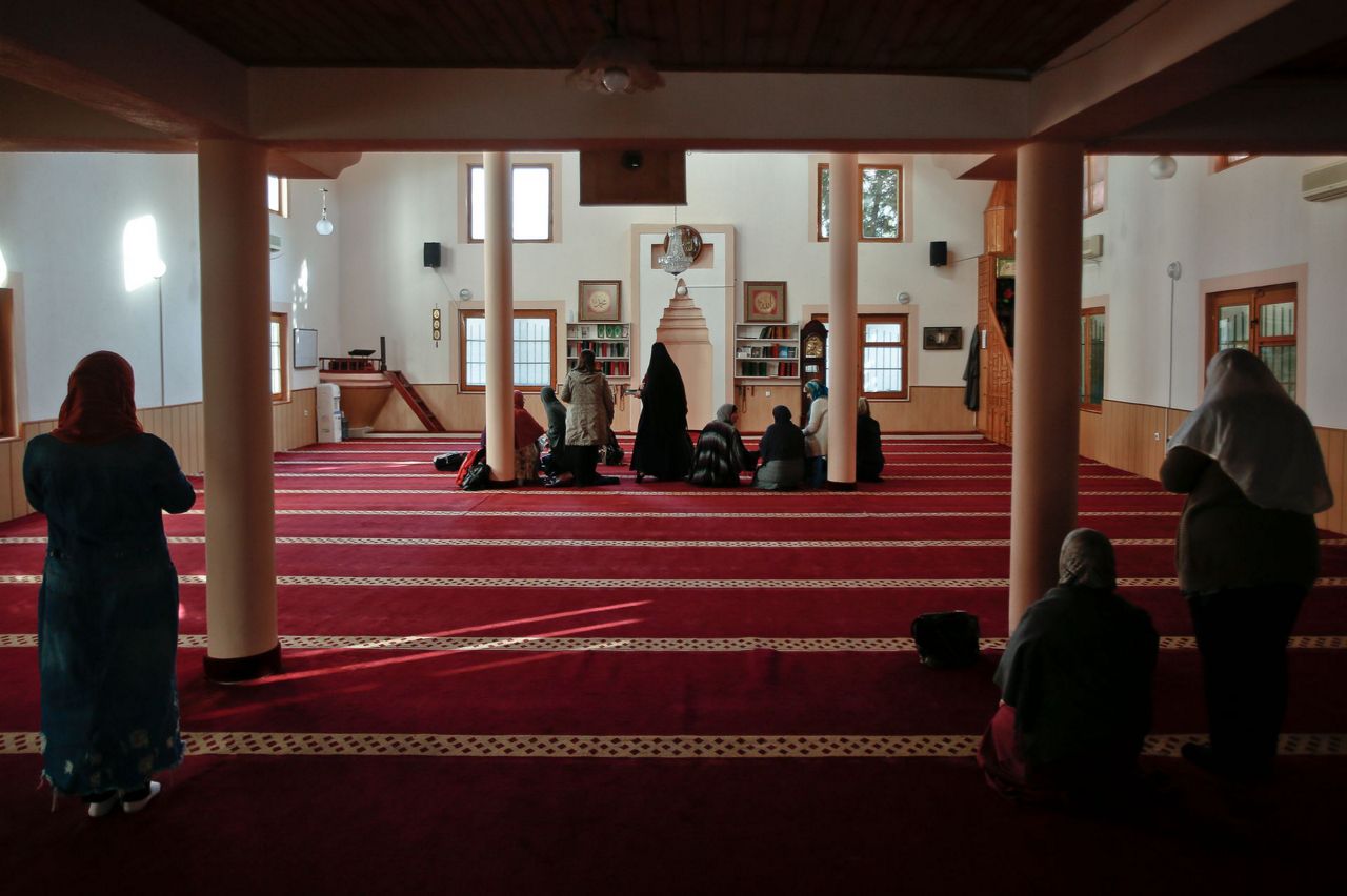 Muslim preachers help Kosovo women learn, win their rights