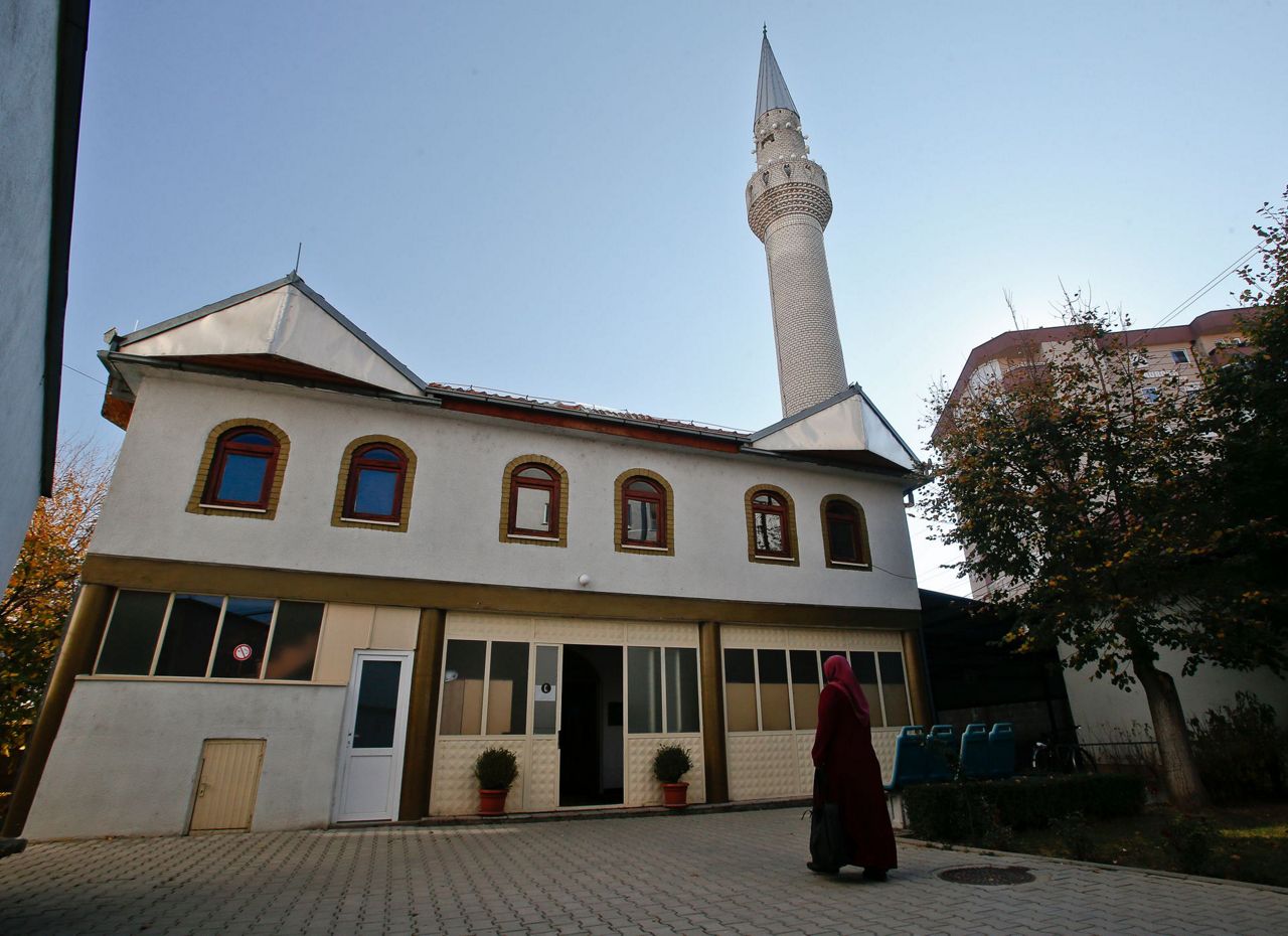 Muslim preachers help Kosovo women learn, win their rights