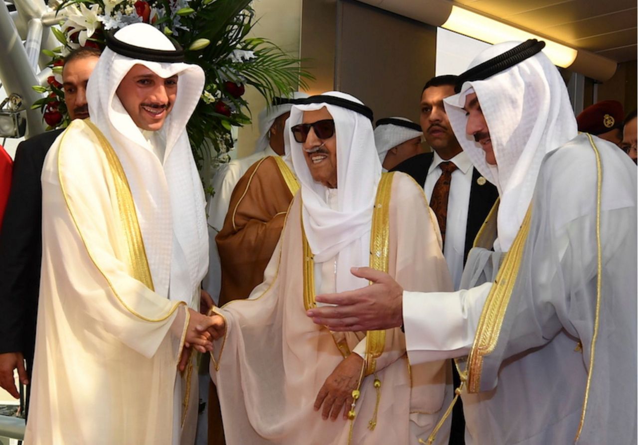 Kuwait's ruler, 90, returns home after US hospital visits