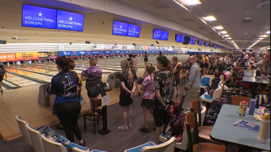 Professional women's bowling tour returns to Rochester