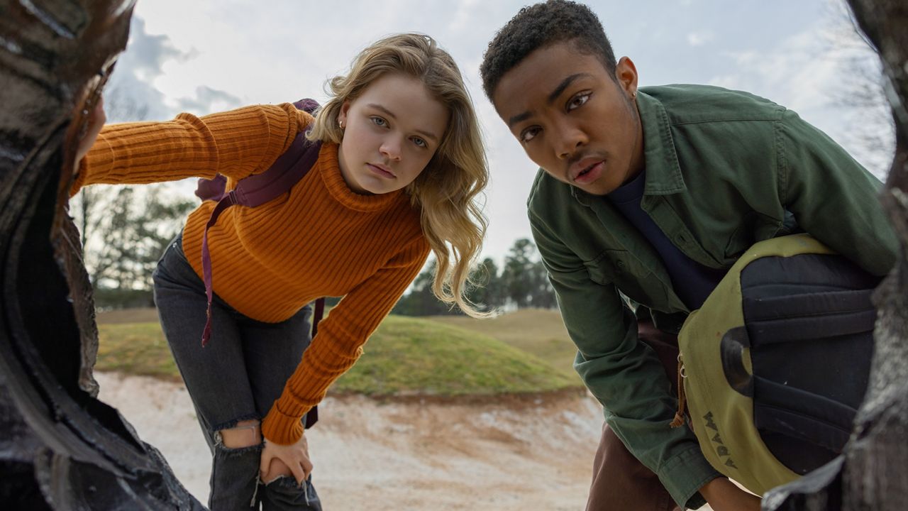 Seemingly peaceful alien invasion in Landscape with Invisible Hand