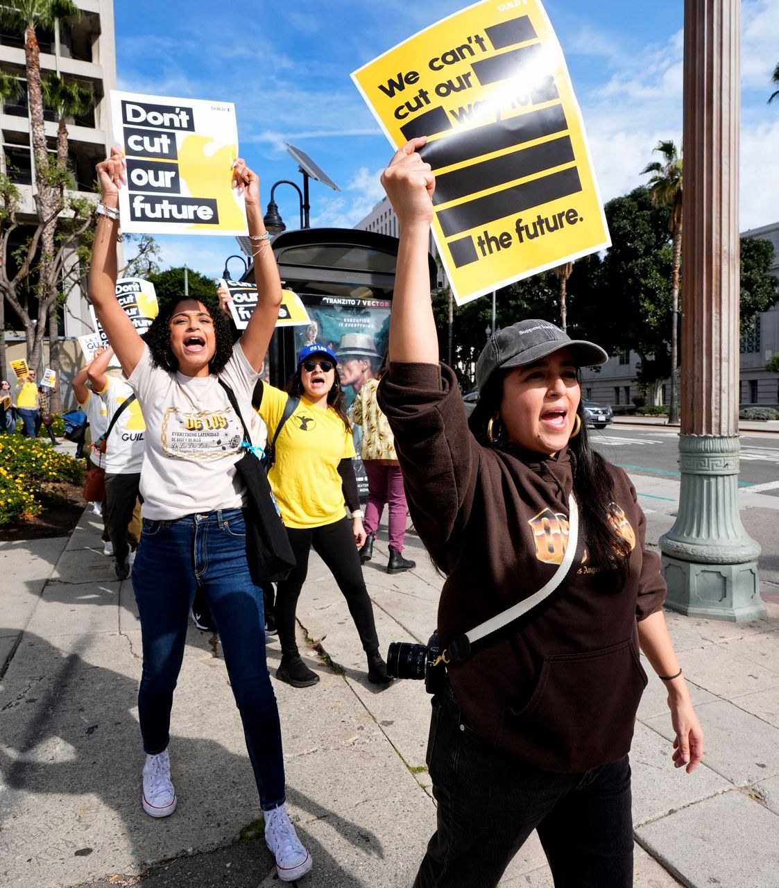 Los Angeles Times guild stages 1-day walkout in protest of anticipated ...