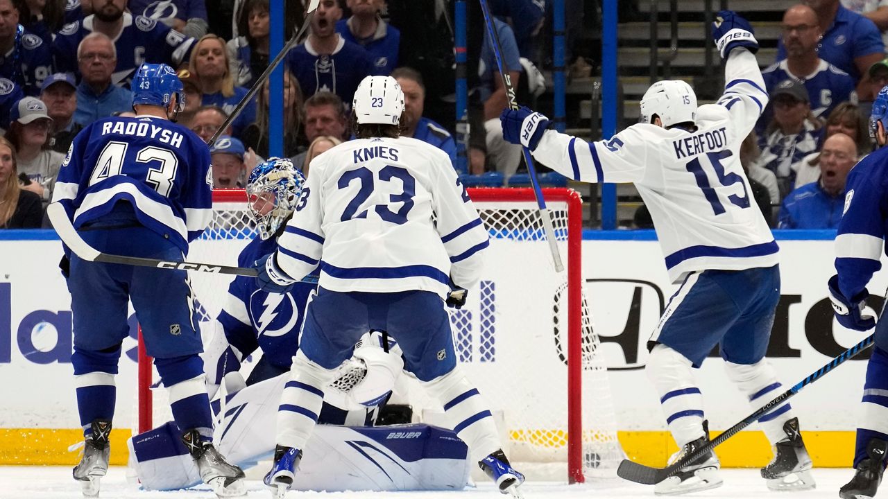 Lightning collapse in 3rd period, lose second straight in OT