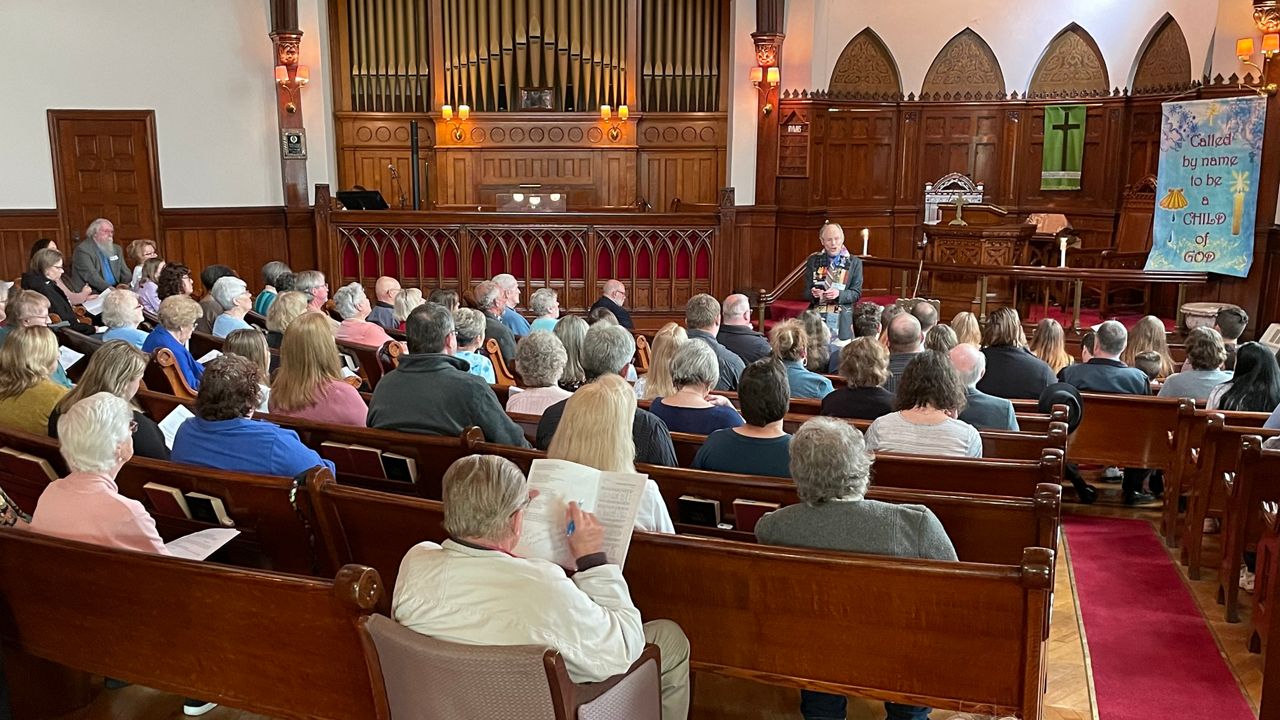 Spencer parishioners visit Leicester church following fire