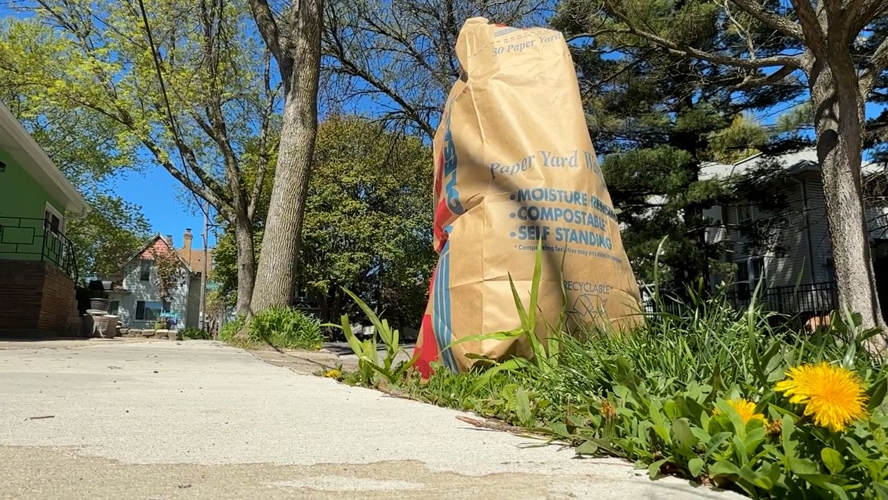 Milwaukee officials urge leaf bagging ahead of fall collections