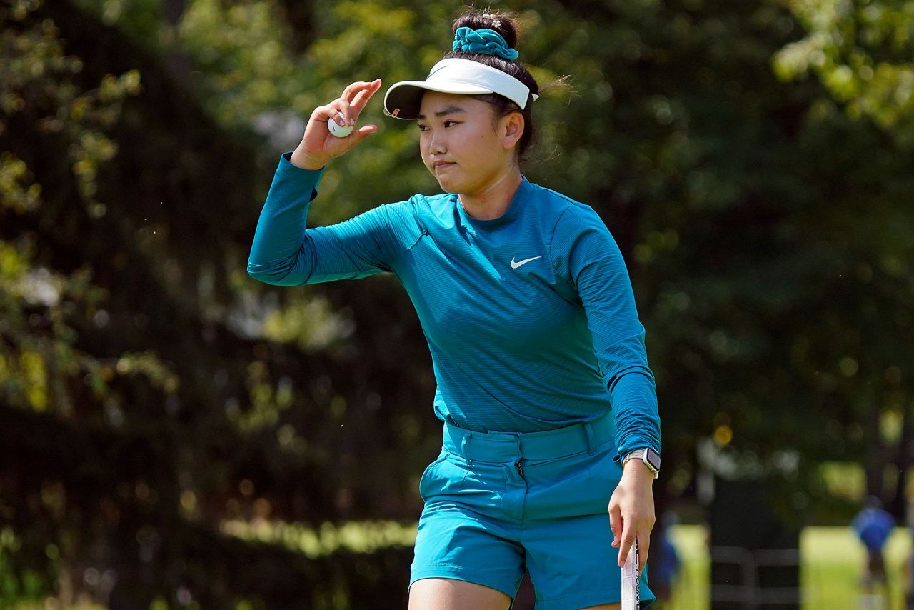 Lucy Li starts slow and finishes strong to lead LPGA Tour