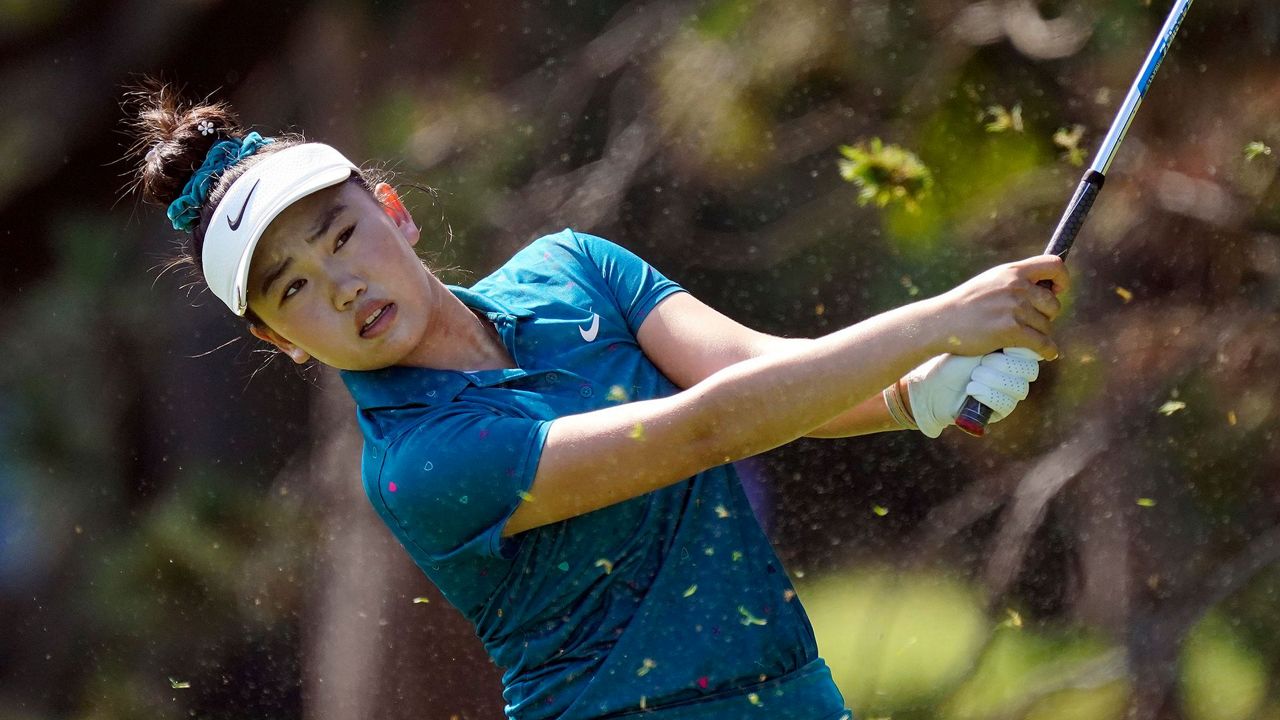 Lucy Li starts slow and finishes strong to lead LPGA Tour
