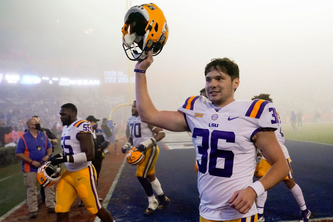 Swamp stunner LSU beats No. 6 Florida with 57 yard FG late