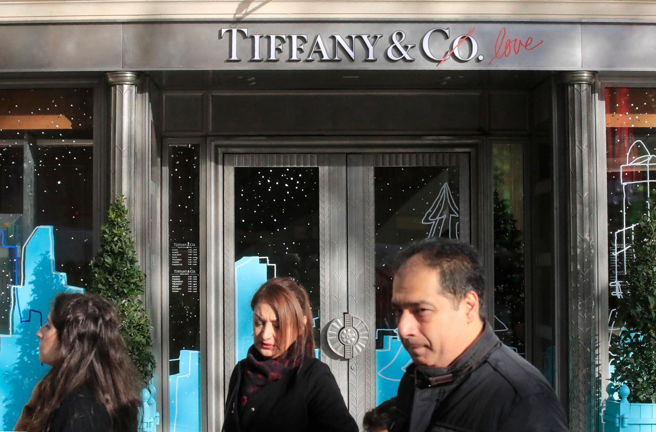 Tiffany agrees to new deal terms with LVMH