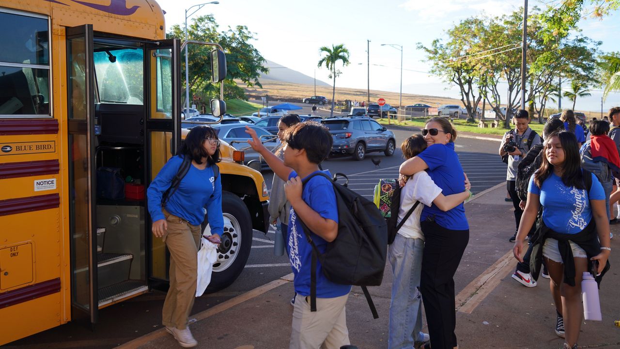 Faculty and staff welcomed returning Lahainaluna Intermediate School students with signs, shouts and hugs on Tuesday. (Hawaii State Department of Education)