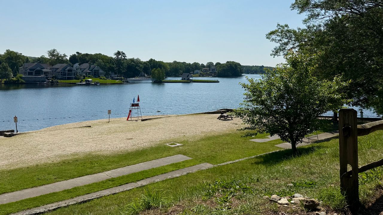 A view of Lake Quinsigamond from Worcester's Lake Park. (Spectrum News 1/Meghan Parsons)