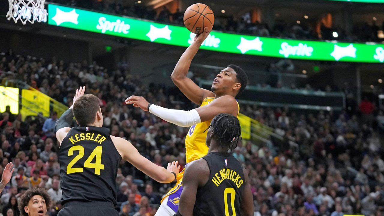 Lakers head into All-Star break with convincing road win