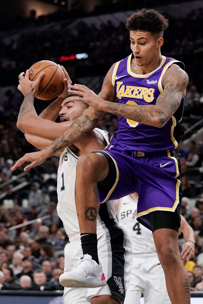 LeBron James, Antony Davis Lead Lakers Past Spurs