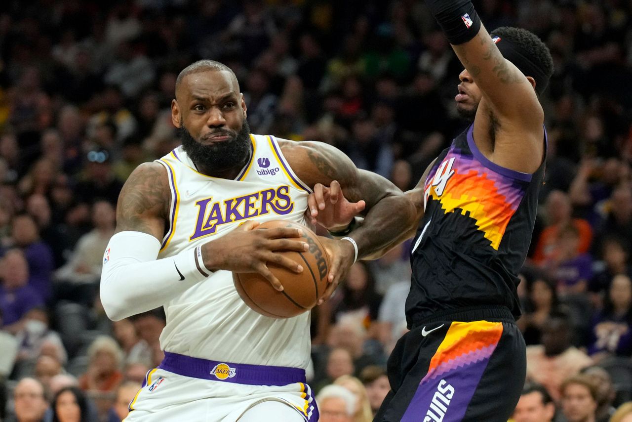 LEBRON James 2022