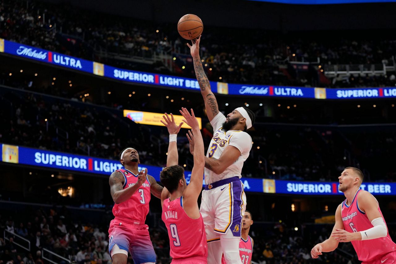 Davis scores 55 points, leads Lakers over Wizards 130119