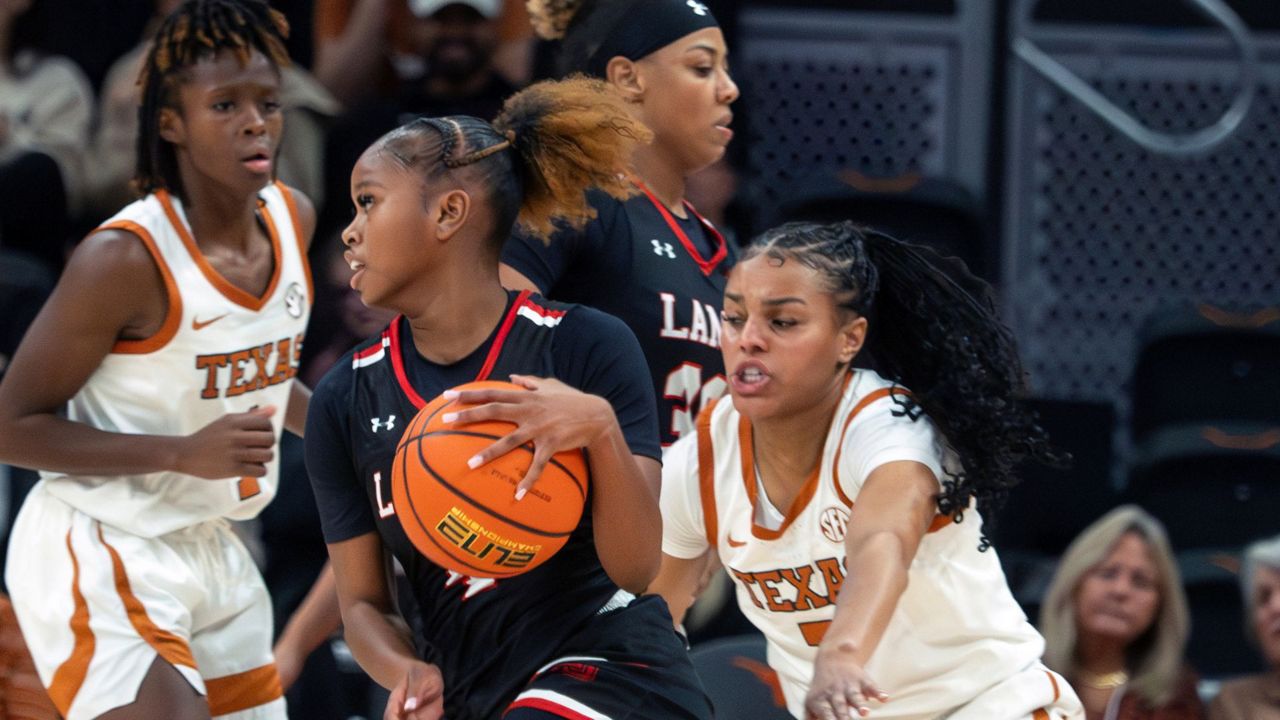 Carlton, Holle score 15 apiece to lead No. 4 Texas to a 95-58 win over Lamar