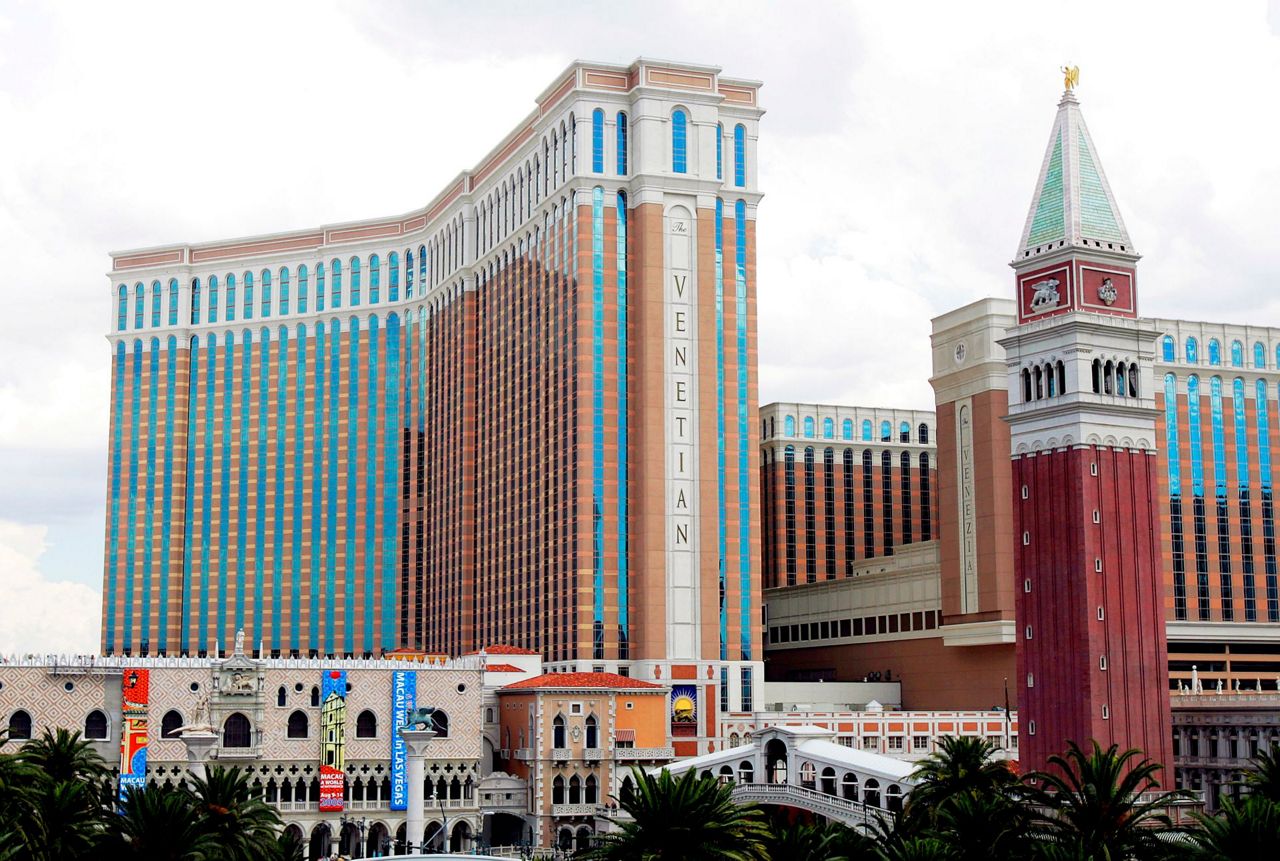 Las Vegas Sands Corp. sells Venetian Resort, Sands Expo in $6.25