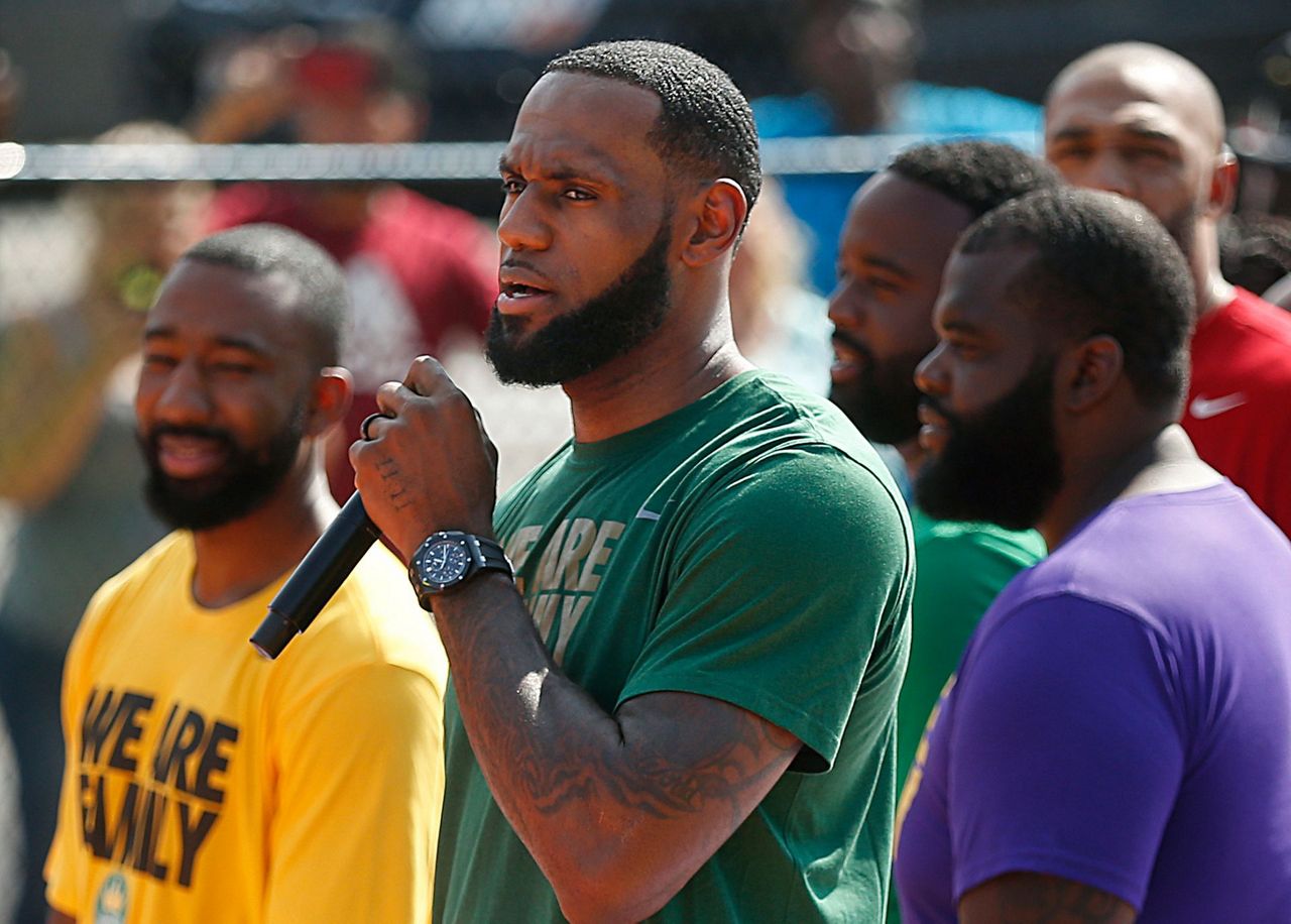 LeBron dedicates basketball court at his school in hometown