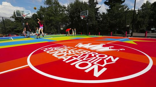 LeBron dedicates basketball court at his school in hometown