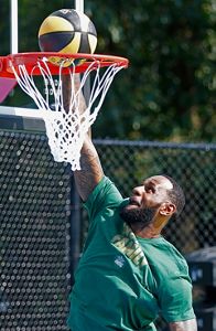 LeBron dedicates basketball court at his school in hometown