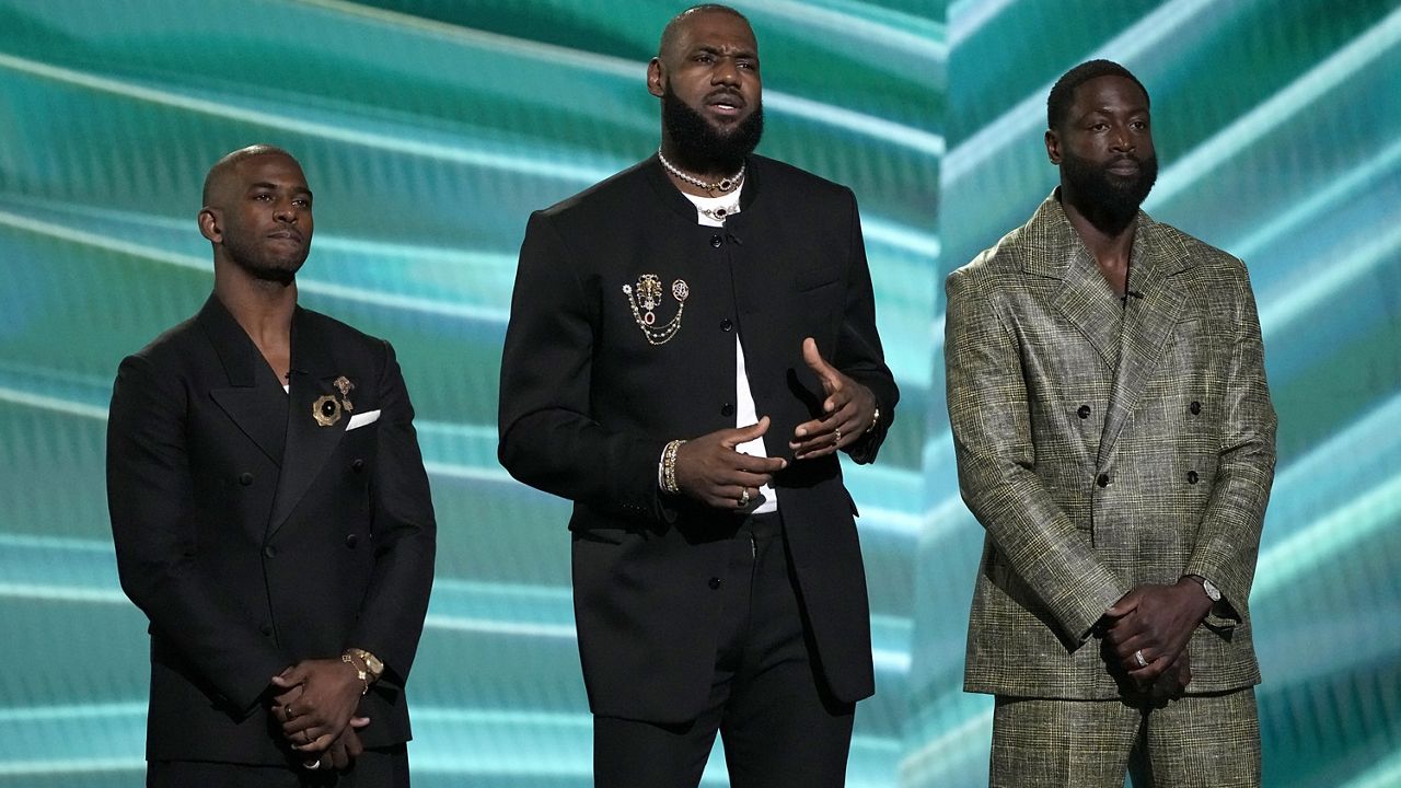 LeBron James says at ESPYS he will play for Lakers