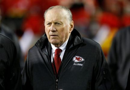 Len Dawson, MVP of Chiefs' first Super Bowl win and Purdue star, in hospice  - WISH-TV, Indianapolis News, Indiana Weather