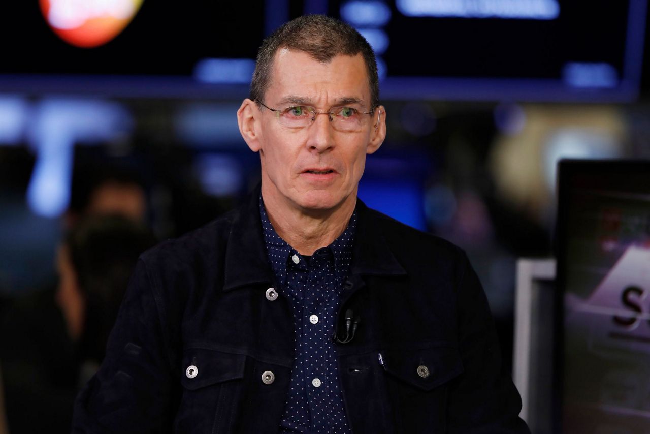 Levi's CEO Chip Bergh to step down in January, handing over leadership ...