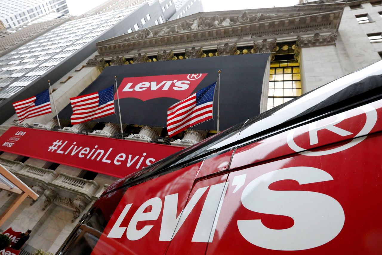 Levi's CEO Chip Bergh to step down in January, handing over leadership ...
