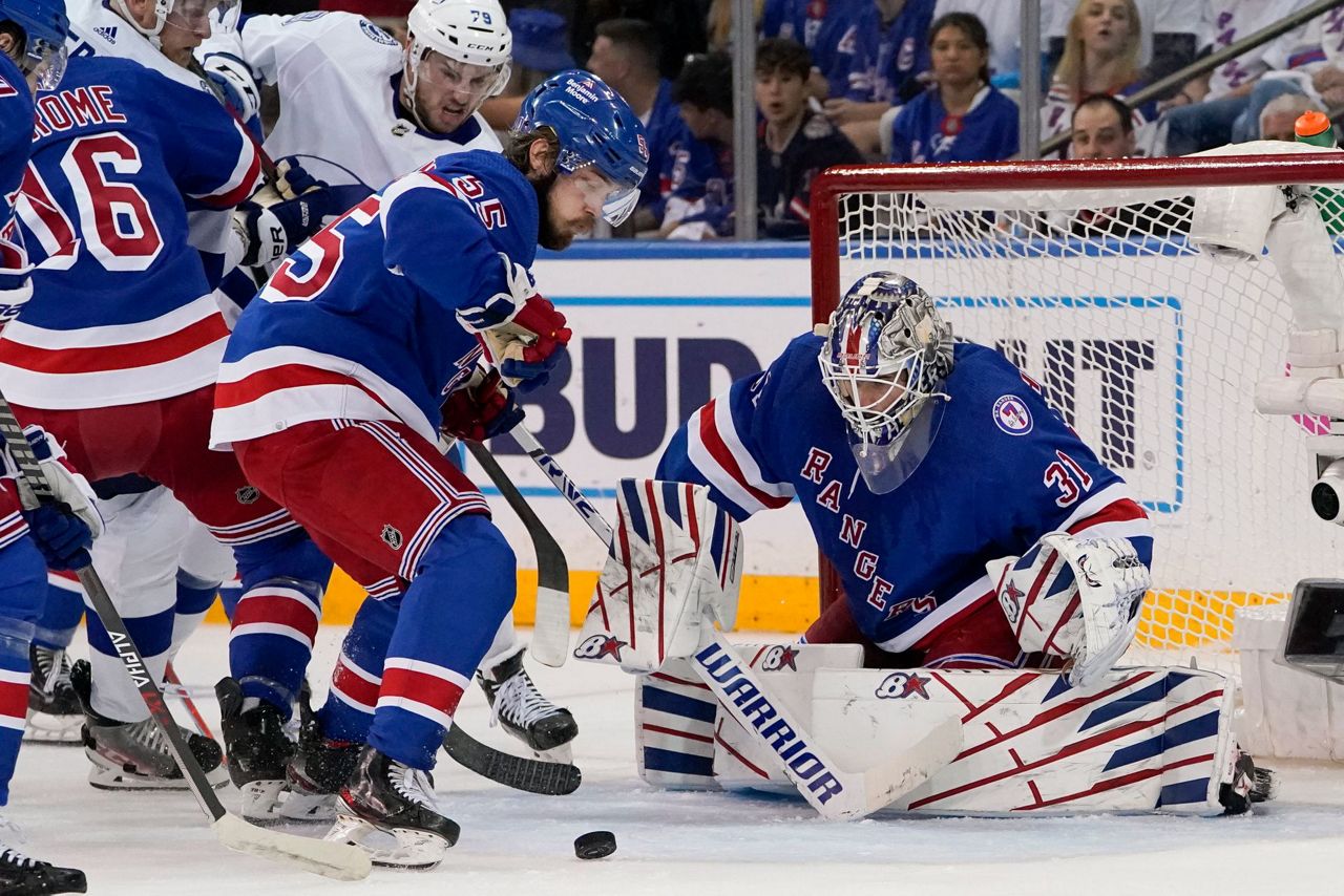 New York Rangers шайба