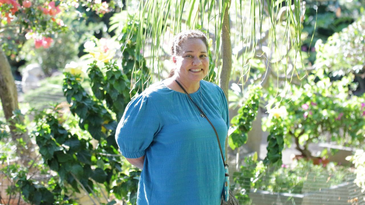 Santos poses in the Honolulu Zoo Children's Discovery Forest. (Spectrum News/Brian McInnis)