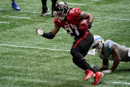 Atlanta Falcons score game-winning touchdown after review to stun