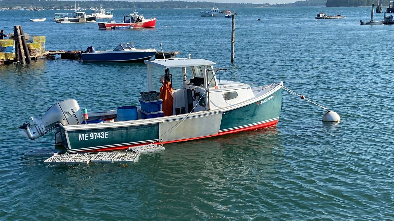 Maine lobstermen chafe at rope ban