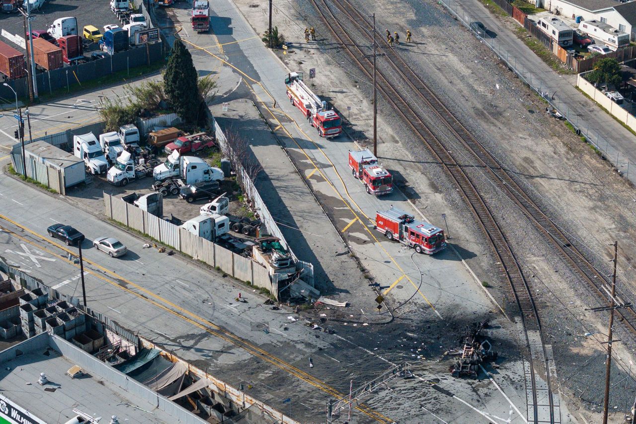 Los Angeles firefighters injured in explosion of pressurized cylinders