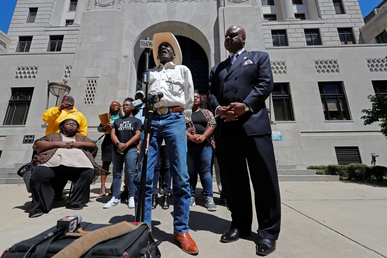 Louisiana: Family of black man dead in custody wants answers