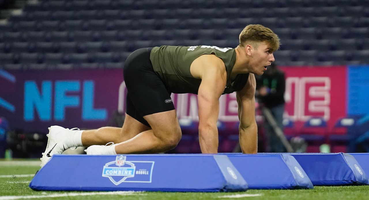 Packers draft Iowa LB Lukas Van Ness 13th overall