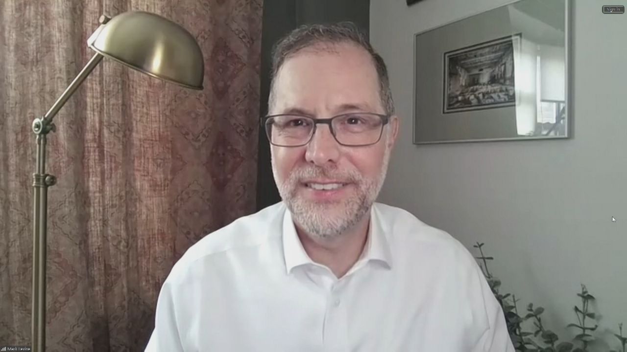 City Comptroller Mark Levine on unstable Midtown building