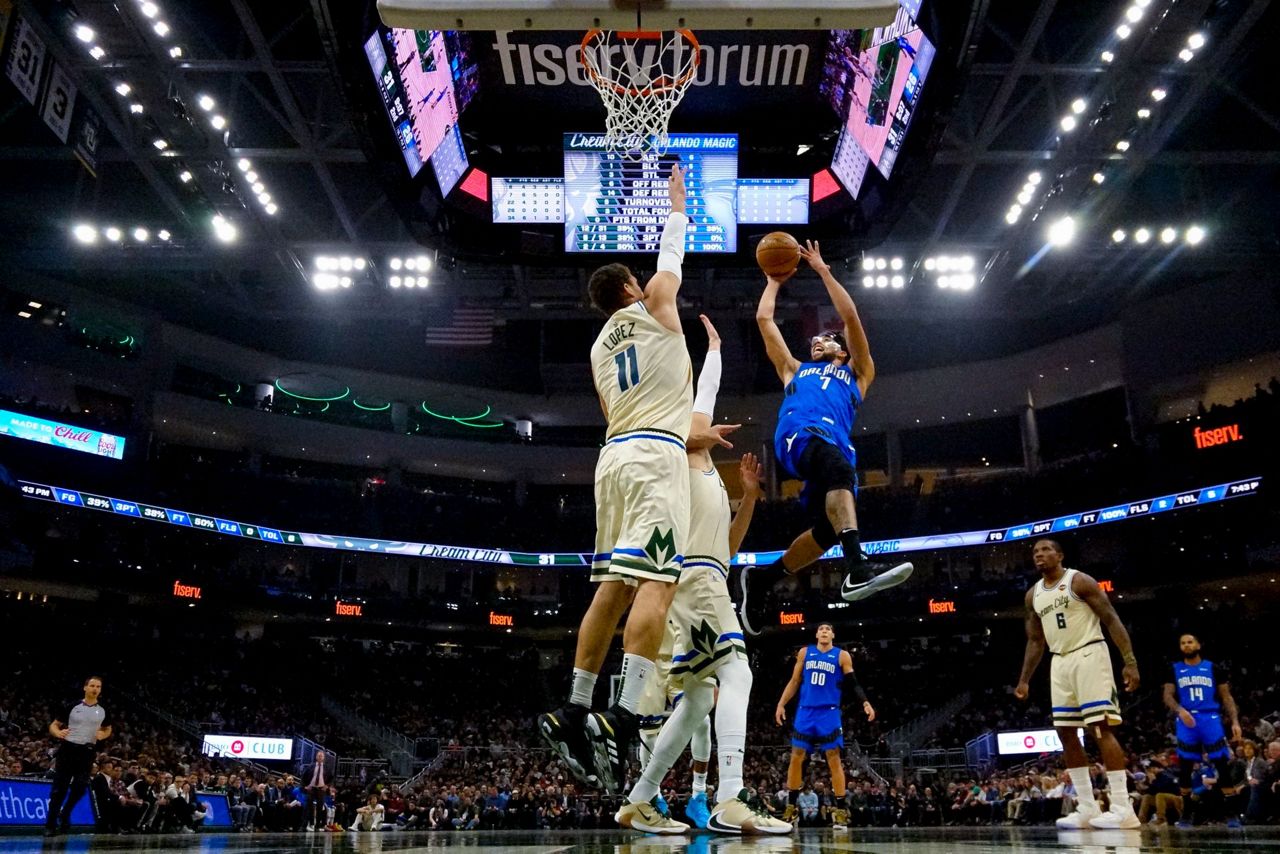 Bucks top Magic for 15th straight win; Antetokounmpo gets 32