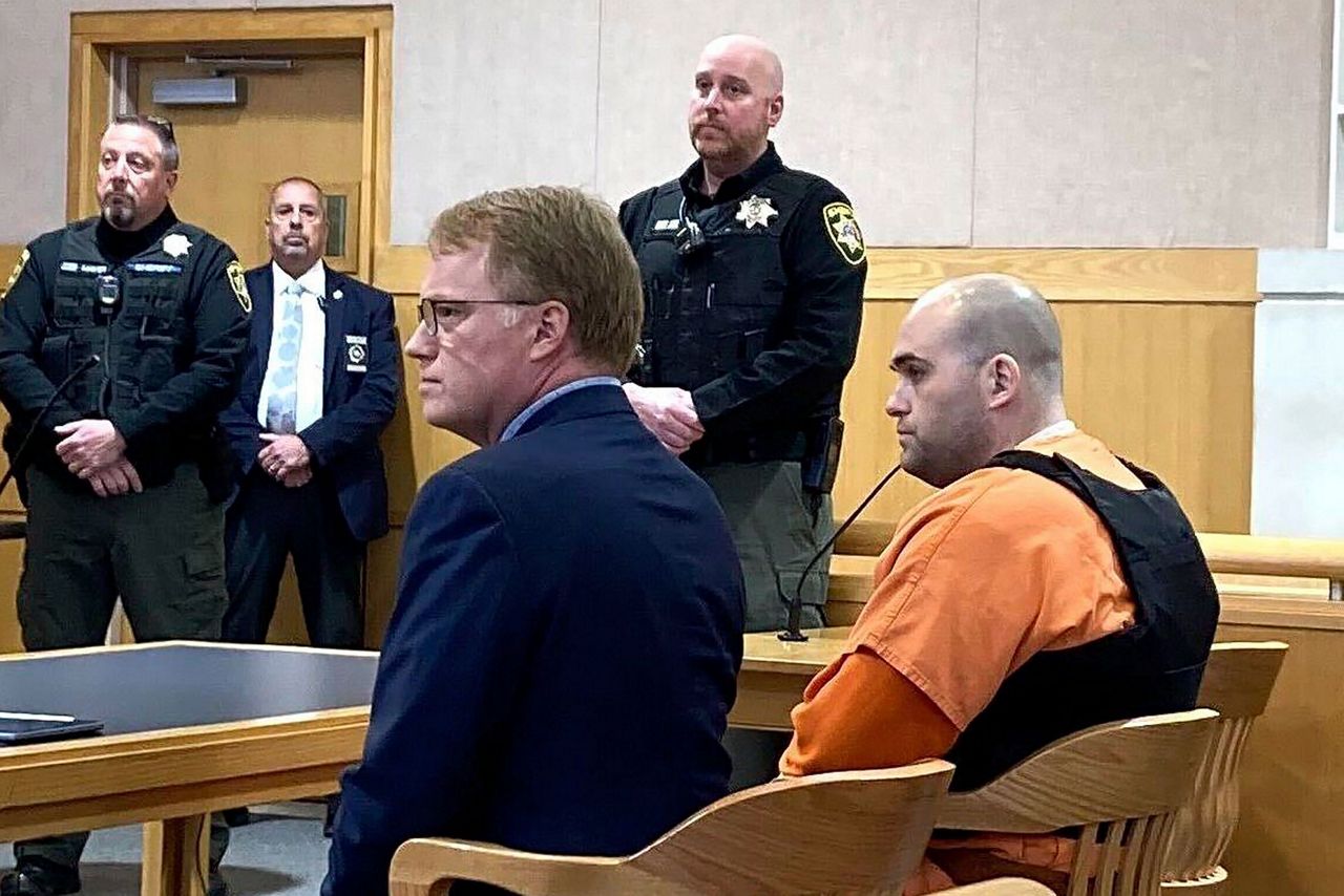 Suspect charged with shooting 7 to appear in court in Maine