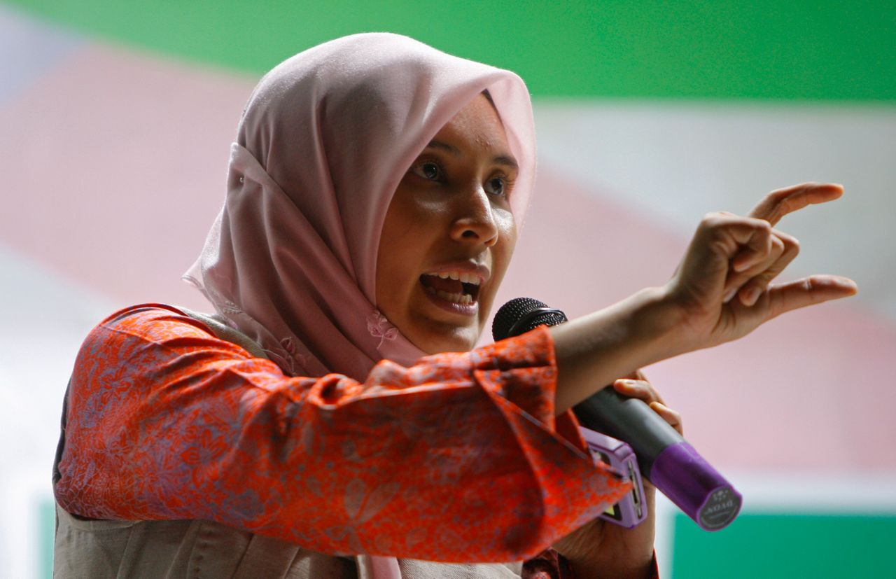 From prison, Malaysia's Anwar helps reunite opposition