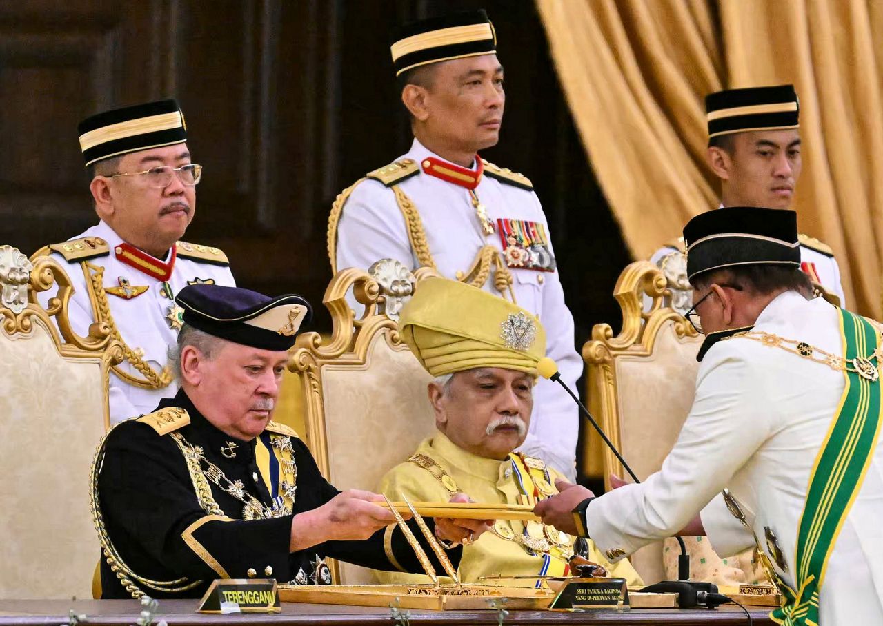 亿万富翁苏丹易卜拉欣宣誓就任马来西亚轮值君主制下的第17任国王 – NY1
