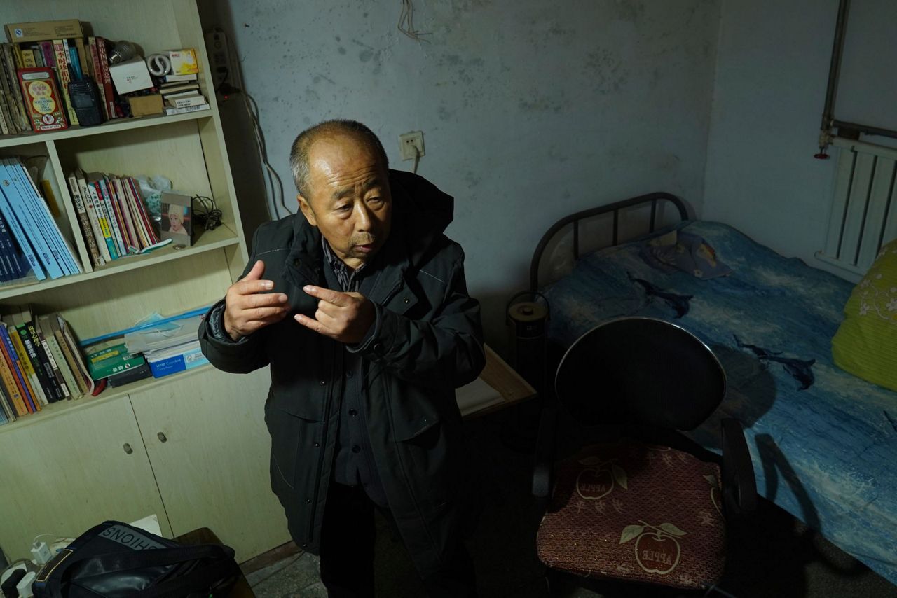 Frozen in time: Families of those on missing Flight 370 cannot shake ...