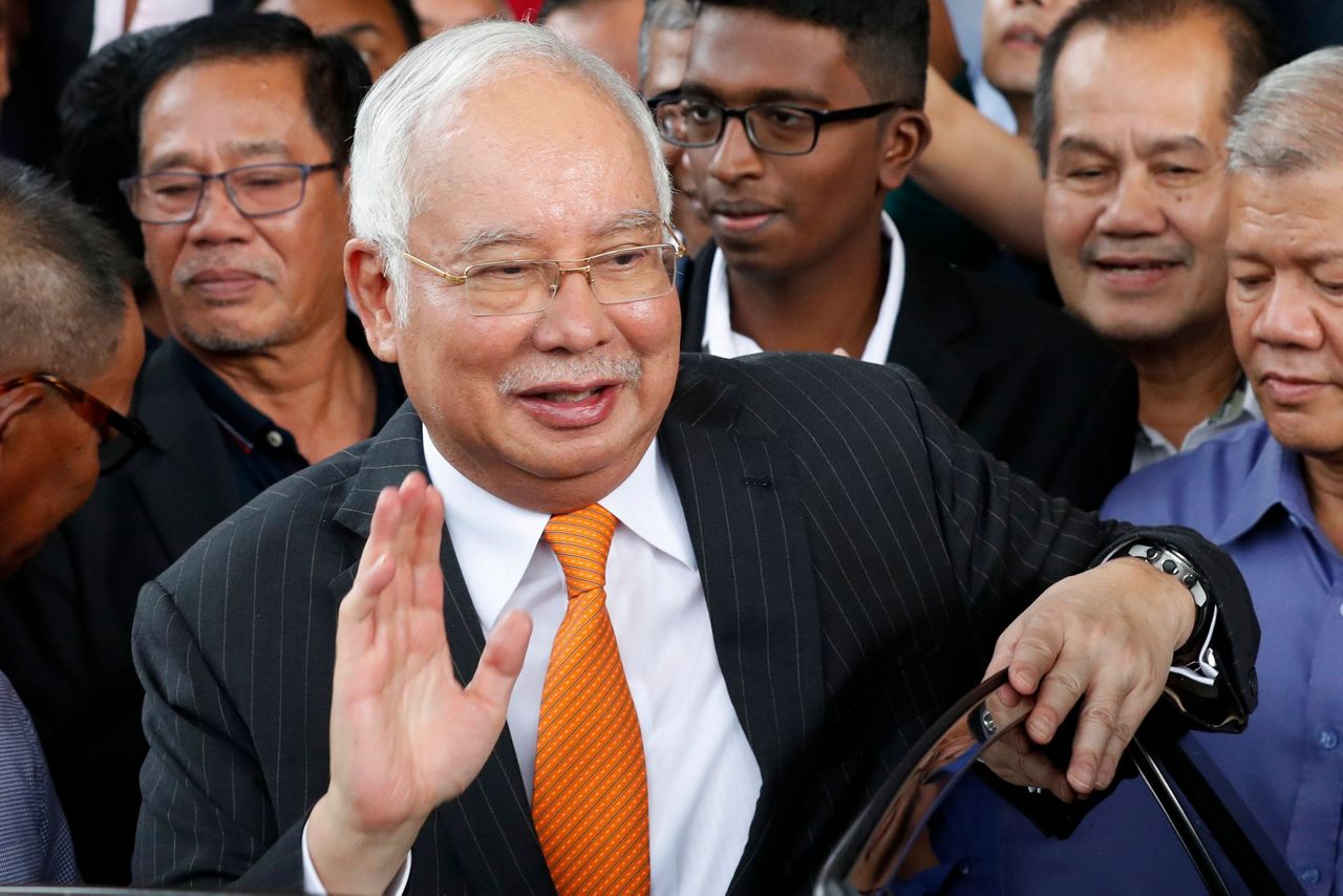 马来西亚赦免委员会将前总理纳吉布的12年刑期减半