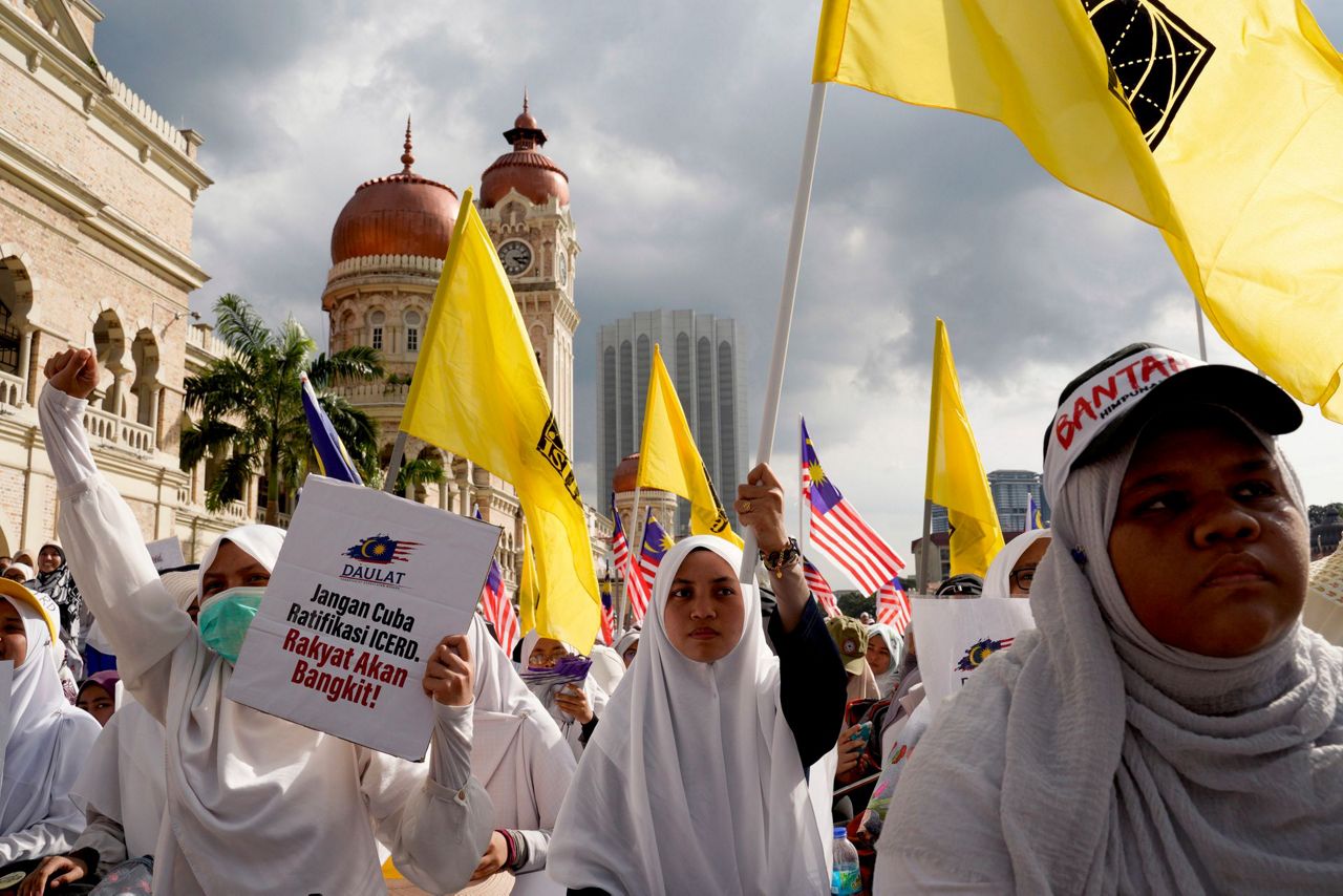 Malaysian Muslims stage rally to uphold Malay privileges