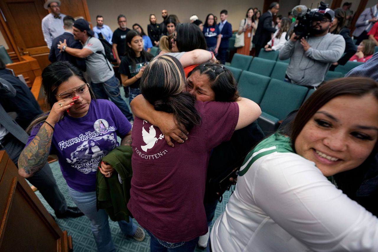 Stalled gun bill advances in Texas after new mass shootings