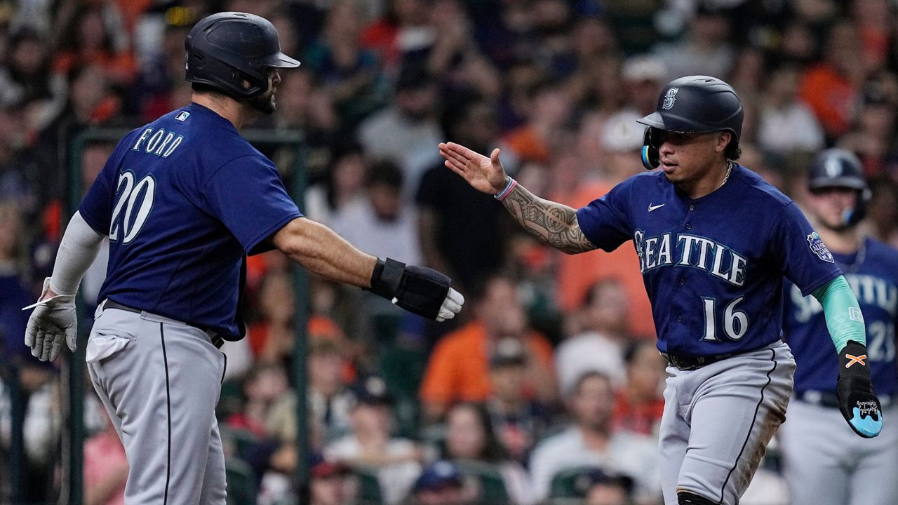 Backed by 9-run 4th, Mariners' Luis Castillo stifles Astros